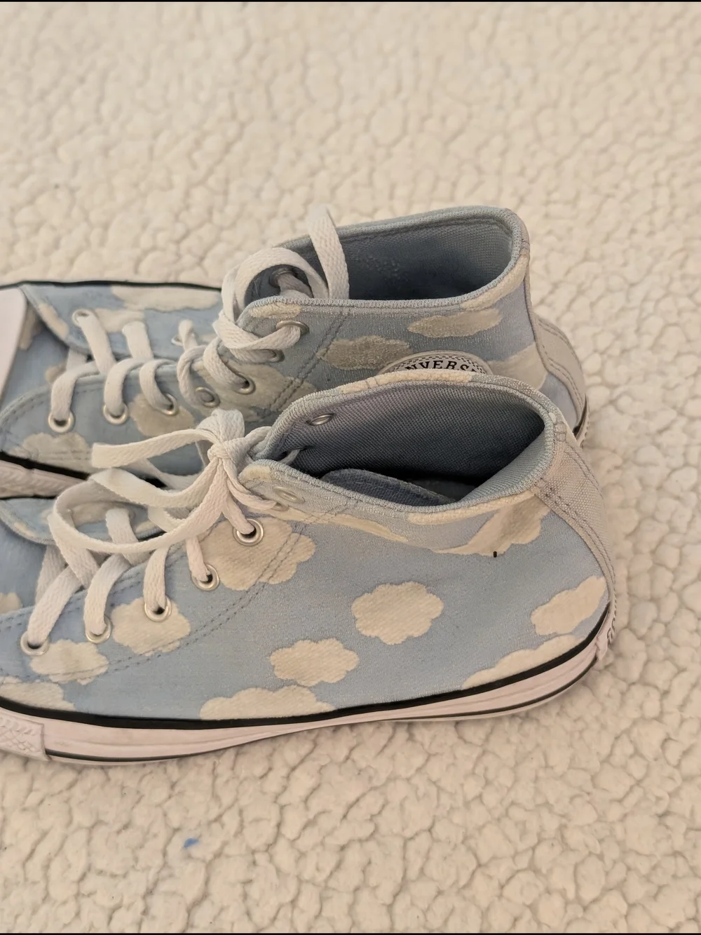 Great Condition: Converse Chuck Taylor All Star Clouds Kids 6